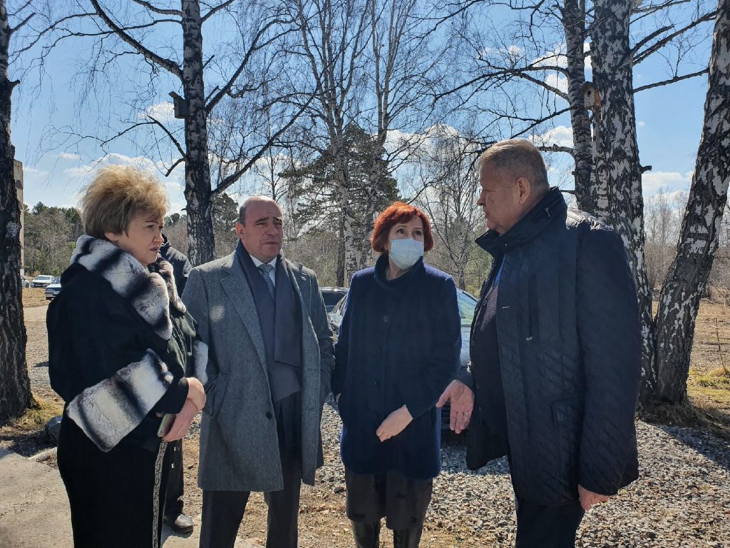 Дело было в ФАПе: в Ачинск приехала делегация из краевого минздрава и  Заксобрания — Город 