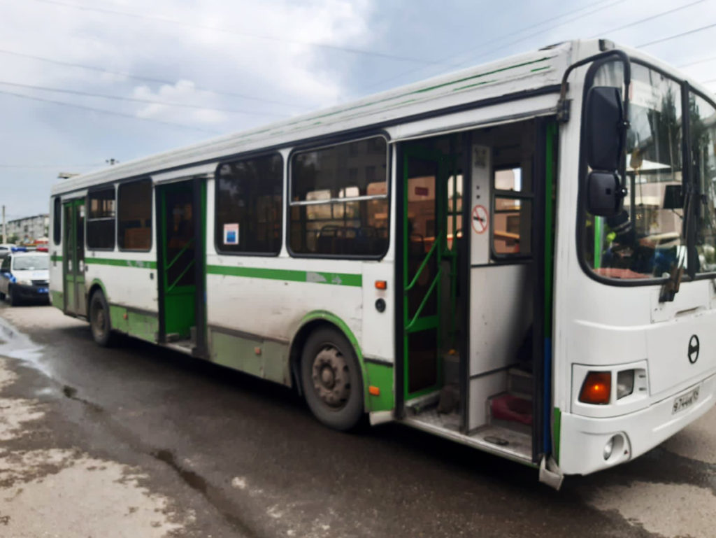 В Ачинске во время поездки на автобусе пострадала пенсионерка | 01.08.2022  | Ачинск - БезФормата