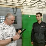 В Ачинске зампредседателя Общественного совета при ОВД проверил условия содержания лиц, подвергнутых административному аресту