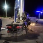 Ночное ДТП в Ачинске: иномарка врезалась в колонку АЗС, водитель погиб