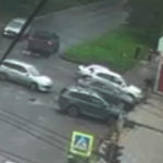 В Ачинске водитель двухтонного внедорожника, сдавая назад, переехал пенсионерку