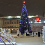 Новогодний городок, включая горки, ёлку и ледяные фигуры, должен появиться на площади Дворца культуры к 19 декабря