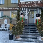 В конкурсе на лучшую новогоднюю витрину Ачинска победила кондитория «Cake by Viva»